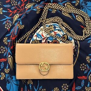 Gucci light pink / Beige Leather Crossbody Bag with Gold Chain
